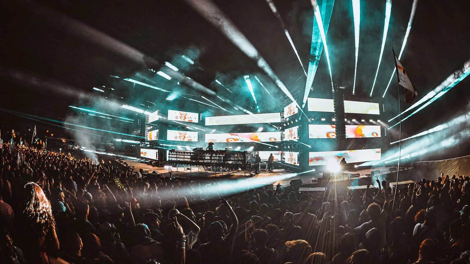BNE Outfits All Three Nocturnal Wonderland Stages with PK Robotics